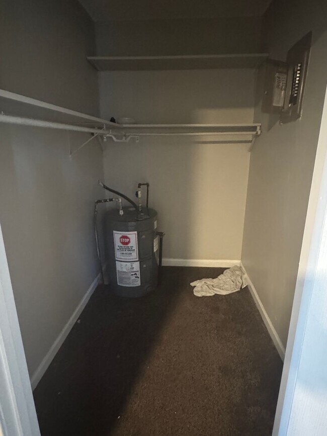 Building Photo - 115 Jerome Ln