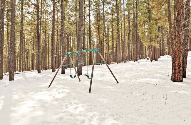 Building Photo - 4955 Hidden Hollow Rd