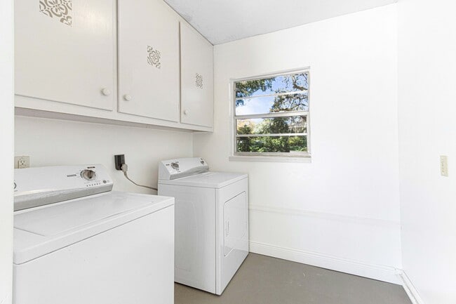 Building Photo - 1116 Eden Dr