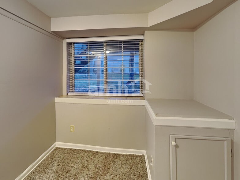 Building Photo - 205 Port Royal Cir