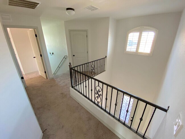 Building Photo - East El Paso 4 bed Refirg A/C