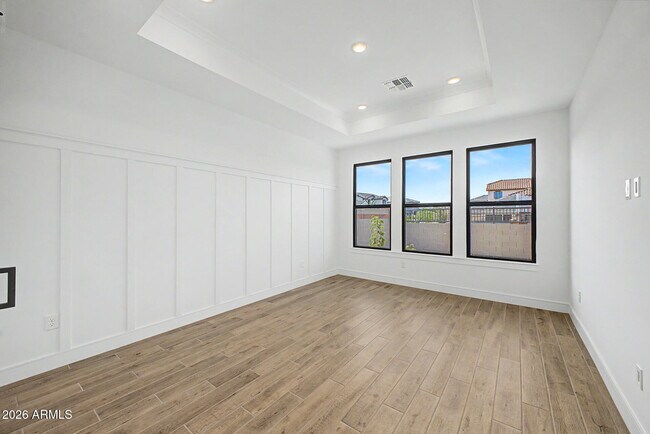 Building Photo - 1131 E Yellowstone Pl
