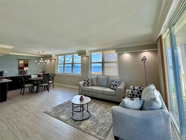 Building Photo - 5440 N Ocean Dr