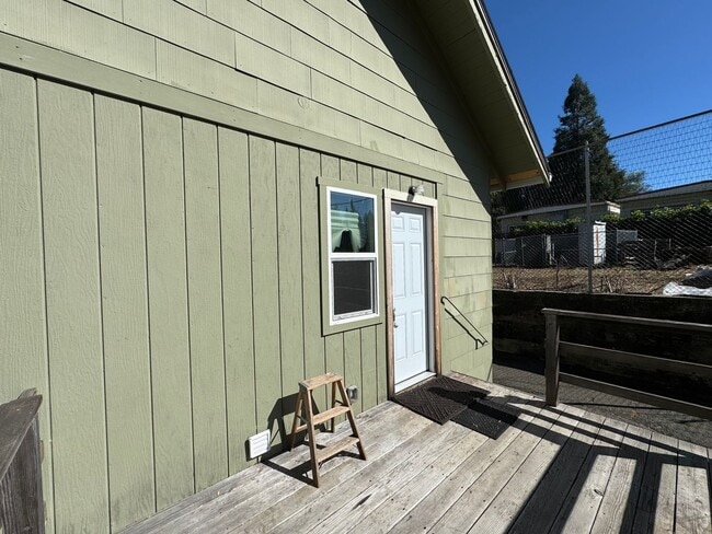 Building Photo - 2 Story home close to downtown