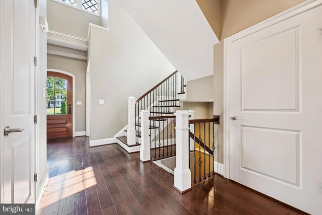 Building Photo - 448 Salk Cir