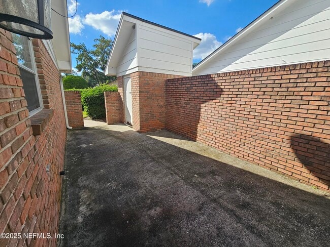 Building Photo - 9252 San Jose Blvd