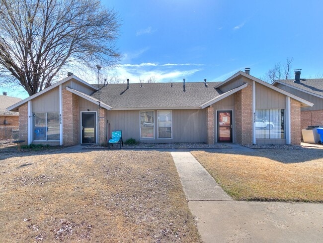Building Photo - Charming West Norman Duplex