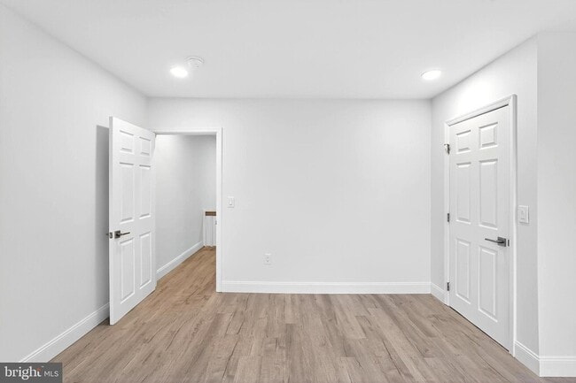 Building Photo - 153 Hermitage St