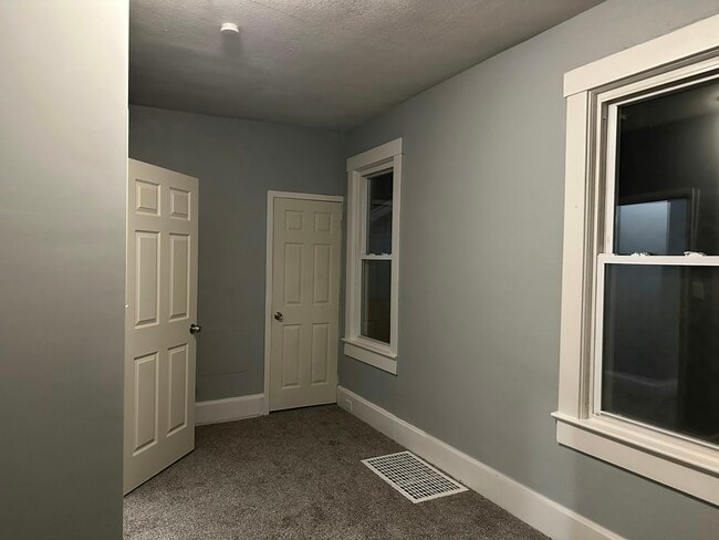 Building Photo - 158 Oak Park Dr