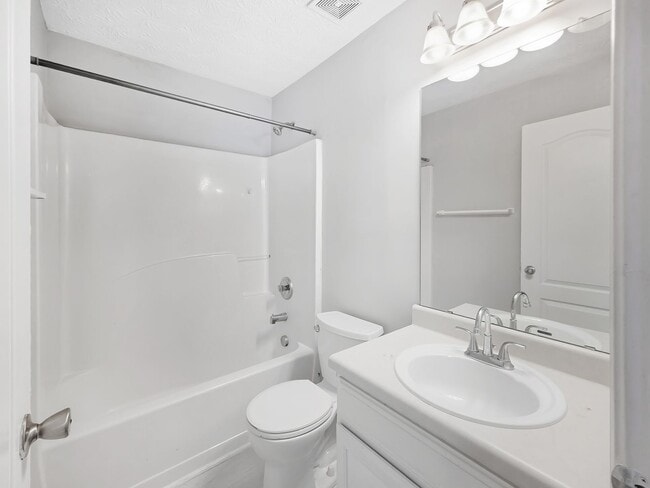 Building Photo - Charming Forest Park Townhome with Modern Finishes