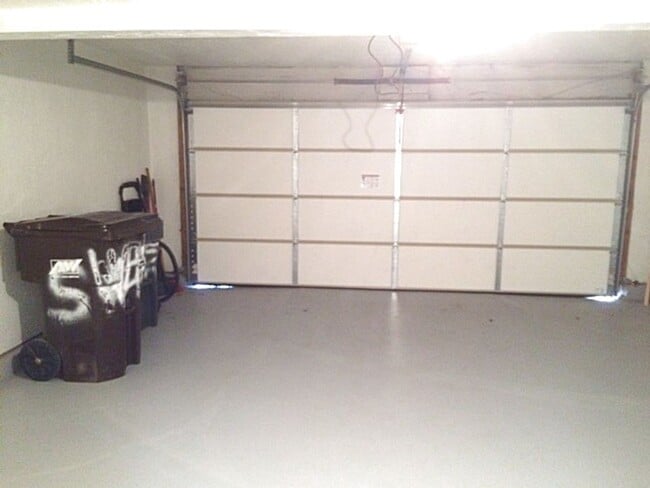Building Photo - Great location on Cul-de-Sac