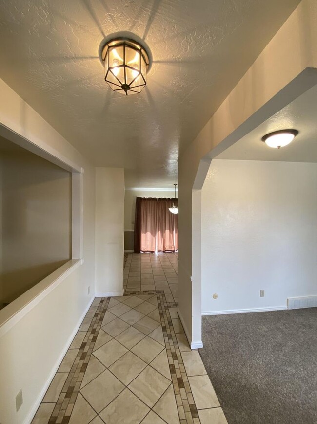 Building Photo - 428 E 1150 N