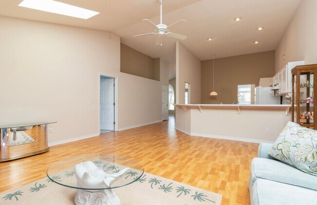 Building Photo - 3 Bedroom available in Daytona Beach