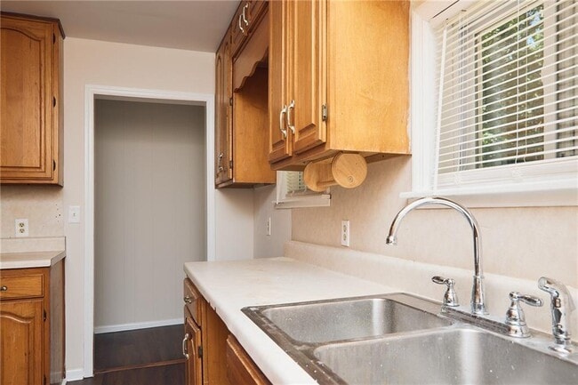 Building Photo - 2838 Mitchell Pl