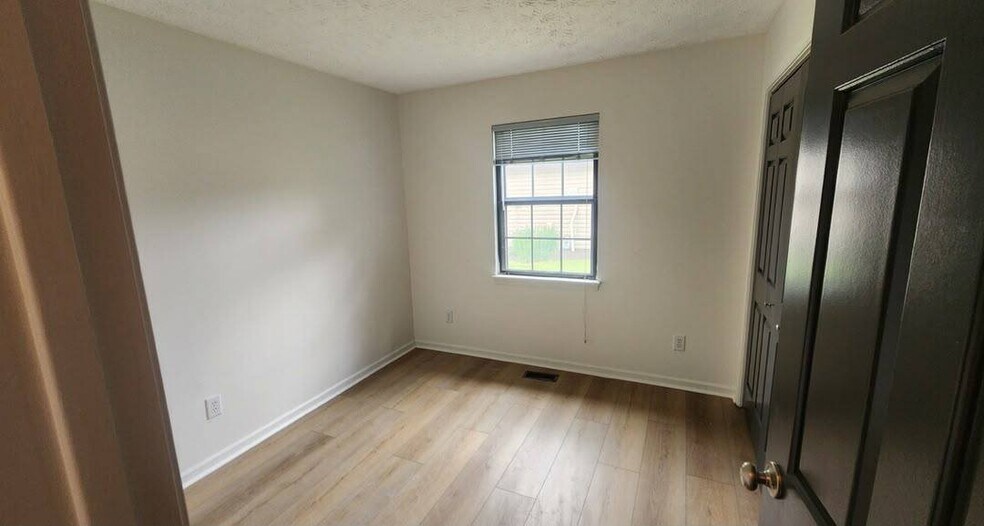 Building Photo - 1836 Queensbridge Cir