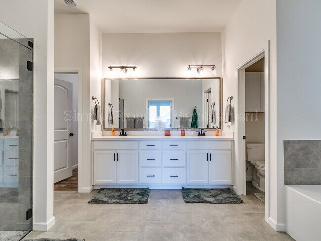 Building Photo - 18008 Jimenez Dr