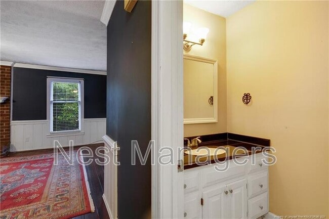 Building Photo - 405 Bannerman Pl