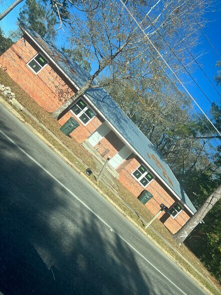 Building Photo - 626 Catalpa Ave