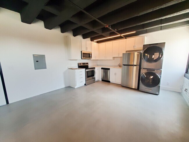 Building Photo - Dahlman Flats - Lovely Studio near Little Italy in a Historic Building!