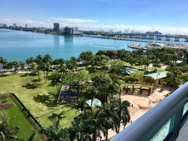 Building Photo - 1800 N Bayshore Dr