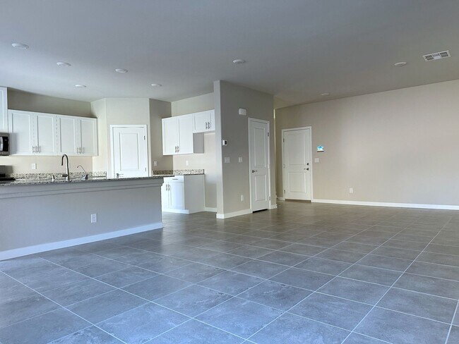 Building Photo - 4bd/2.5bath Single Family Home