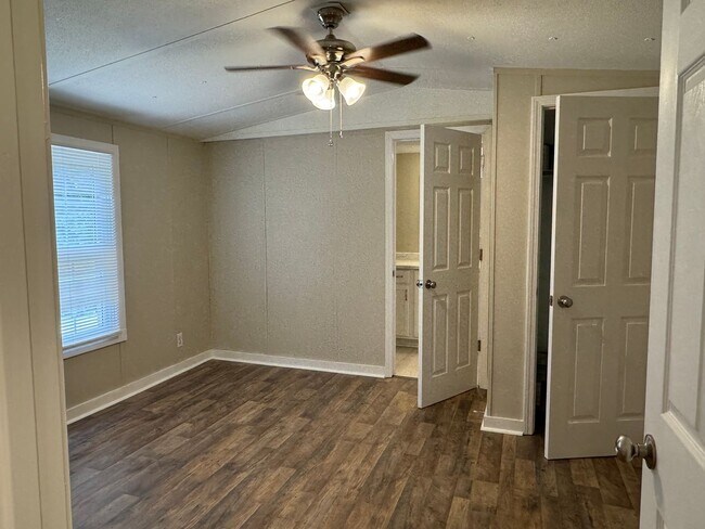 Building Photo - NEWLY UPDATED Two Bedroom Home in Troutman!!