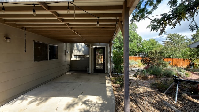 Building Photo - 1202 Paloverde Dr