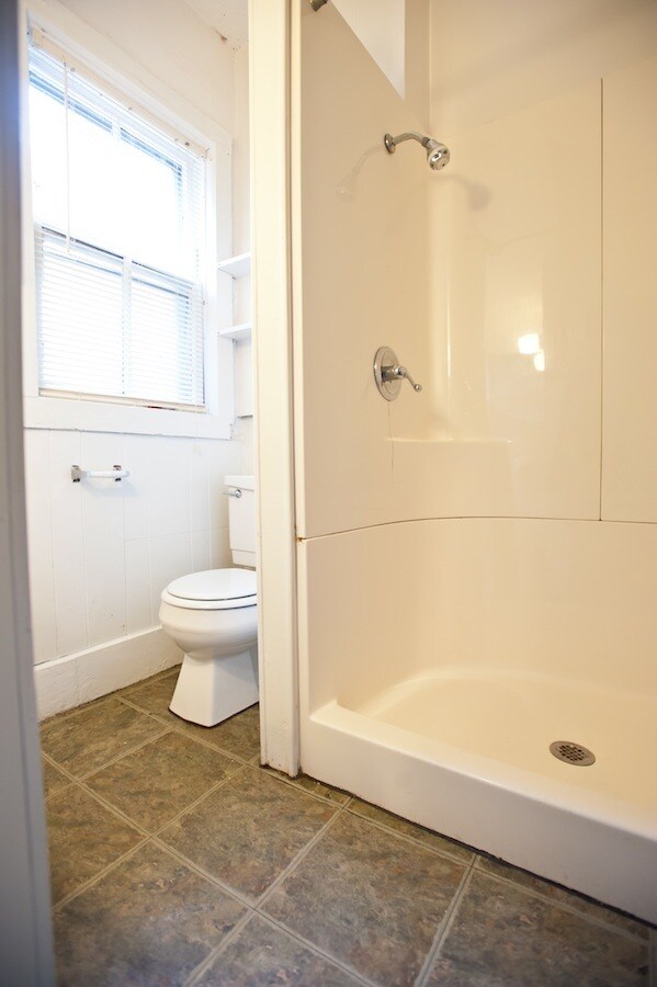 Building Photo - 3221 N Newhall St