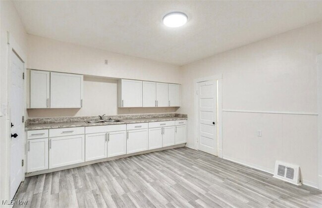 Building Photo - 6701 Gertrude Ave