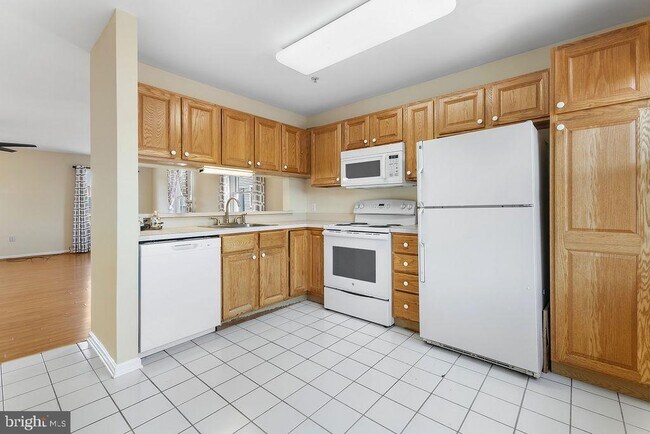 Building Photo - 400 Schooner Way