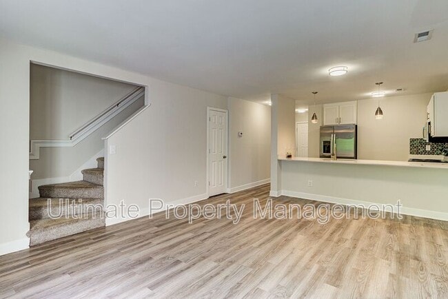 Building Photo - 1705 S 41st St