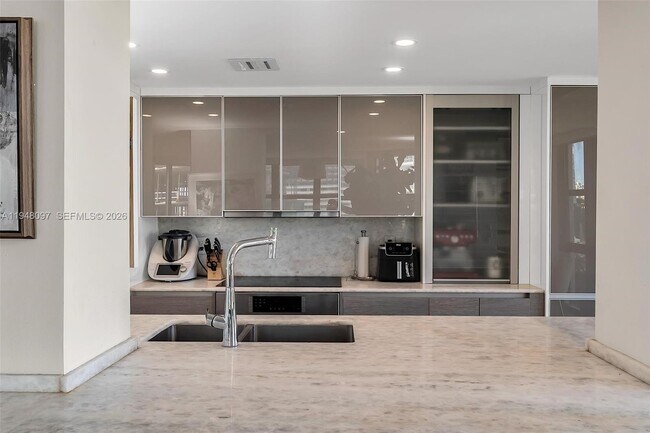 Building Photo - 1865 Brickell Ave