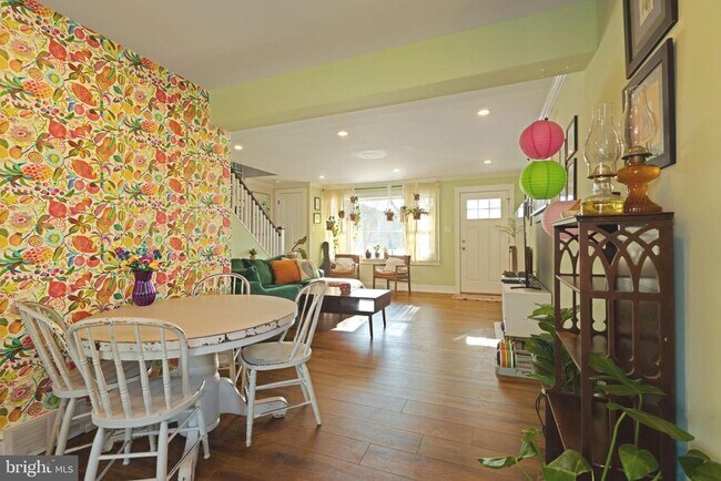 Building Photo - 203 E Rosedale Ave