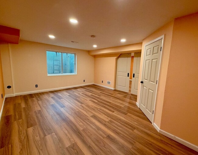 Building Photo - 5-Bed, 2.5-Bath Home Near MacIntosh Lake with Hardwood Floors, Gas Fireplace, and Finished Basement