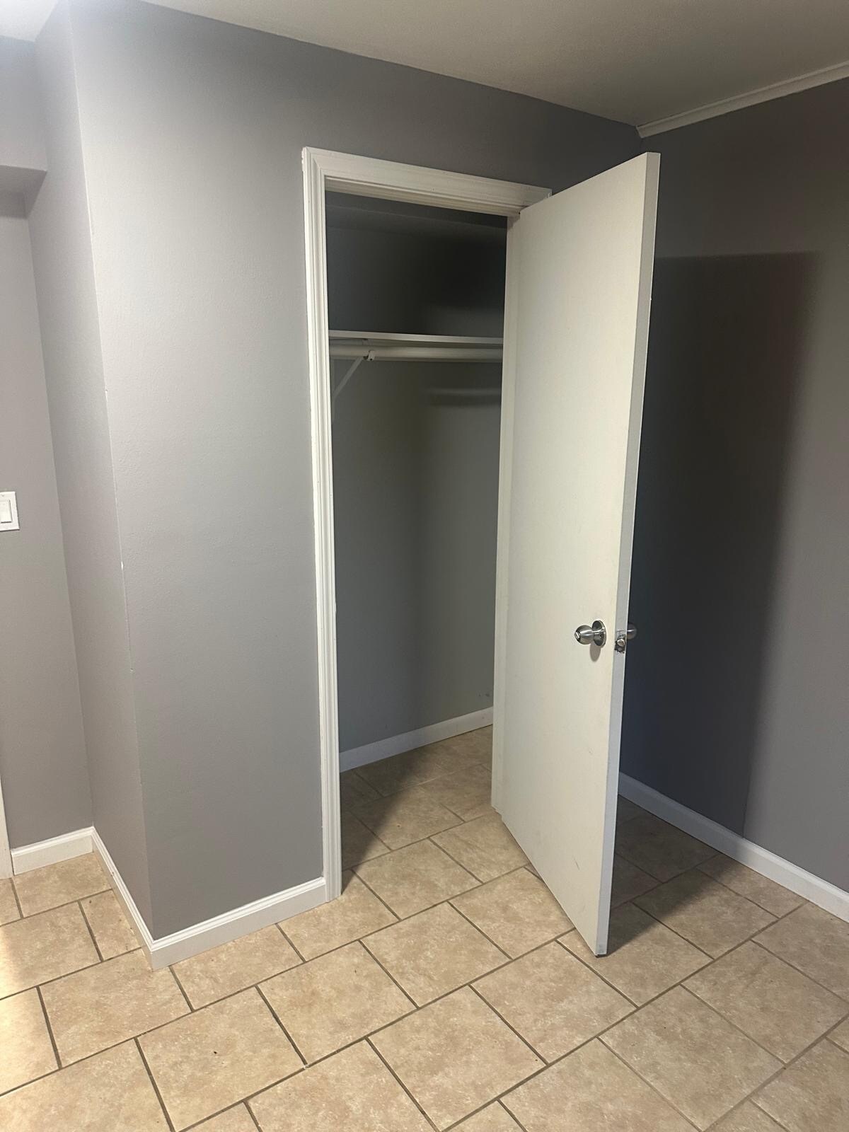 Building Photo - 4403 W Capri Ct