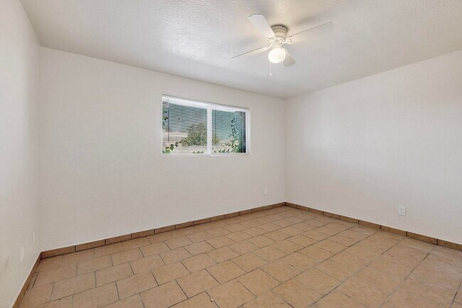 Building Photo - 540 Cardenas Dr SE