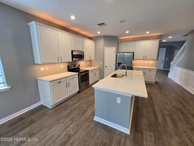 Building Photo - 180 Thornloe Dr