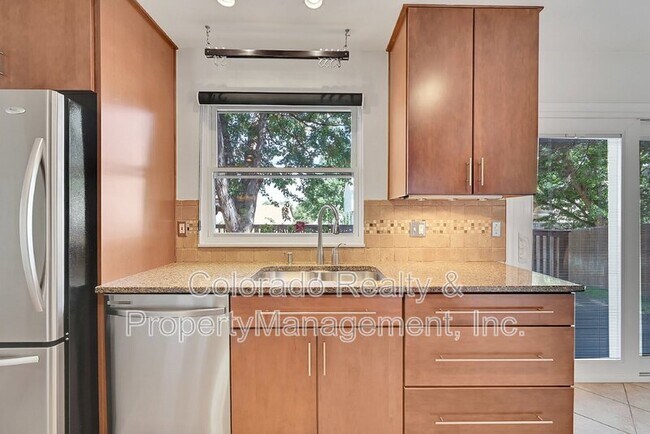 Building Photo - 2430 S Eagle Way