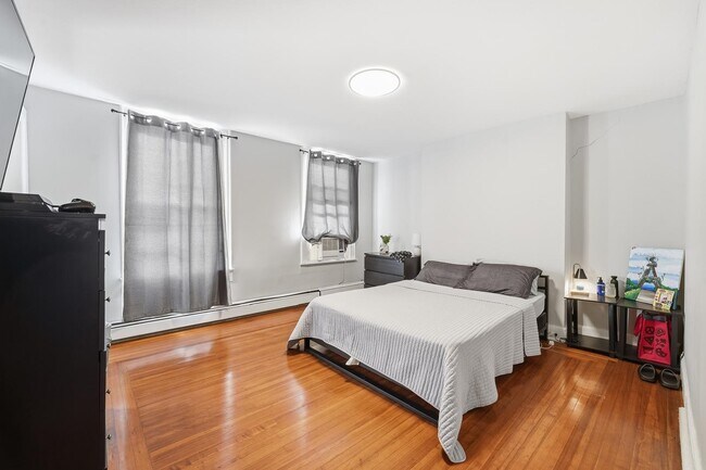 Building Photo - 289 Whiton St