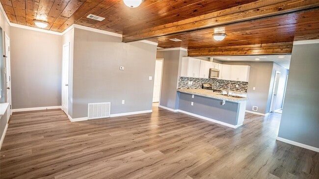 Building Photo - 106 W Hoopes Ave