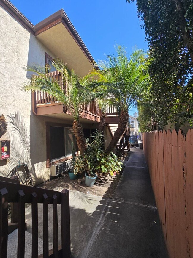Building Photo - Remodeled 2 Bedroom 2 Bath Condo - Normal Heights - Garage & Driveway Parking