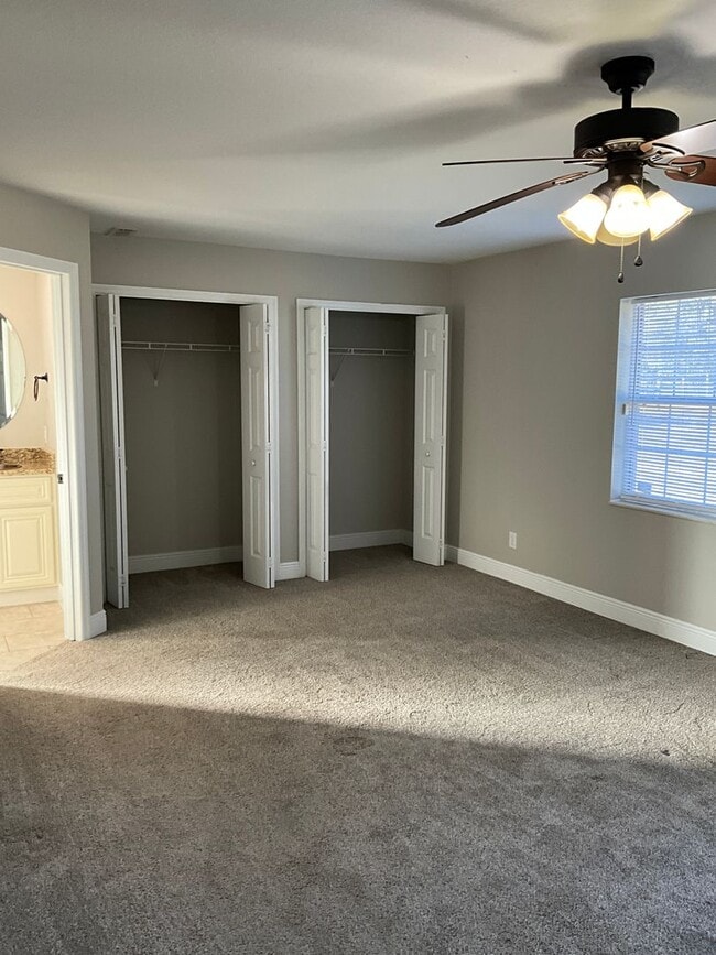 Building Photo - Gorgeous and Beautifully Maintained 3/2 Home on Close to an Acre