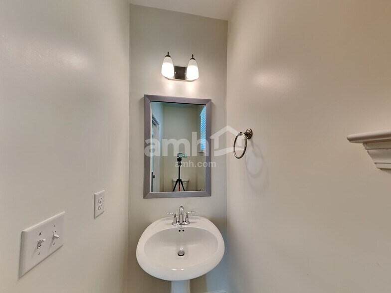 Building Photo - 124 Cobblestone Dr