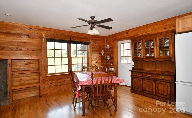 Building Photo - 187 Rustic Rd