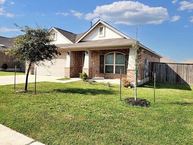 Building Photo - Beautiful One Level 3 BR / 2 BA Home for R...