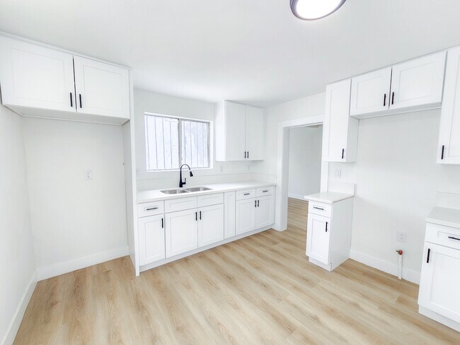 Building Photo - 11128 S Budlong Ave