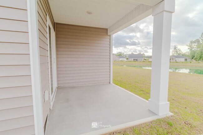 Building Photo - 302 Jeff Waters Cir
