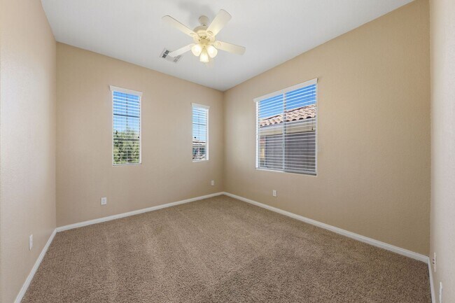Building Photo - Spacious Summerlin Gem with Loft and Balcony Suite