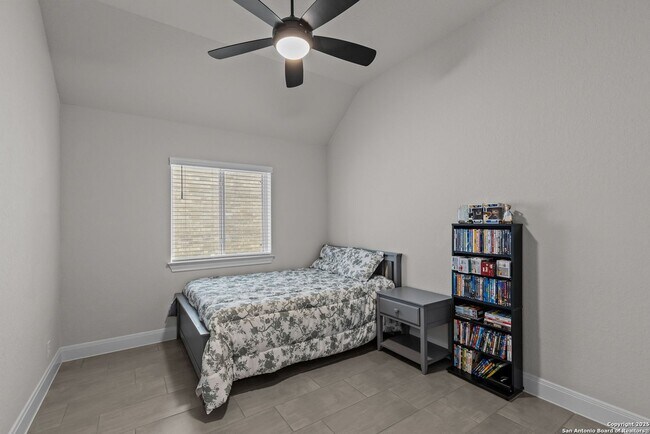 Building Photo - 1318 Tabuenfeld - Excellent, Clean Home, N...