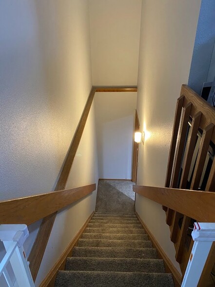 Building Photo - 2512 Hollingbourne Dr